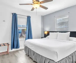 Photo 5 - Beach Escape Corner Apartment