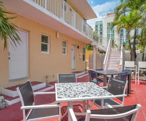 Photo 4 - Beach Escape Corner Apartment