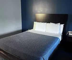 Photo 5 - Budget Host Inn Manistique