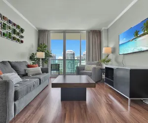 Photo 3 - Spectacular Bay View 1bd 2baths in Grove