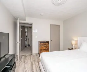 Photo 5 - Arkstone Retreat 2 Chic 2 Bdr!