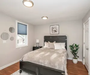 Photo 4 - The Covington Cottage Modern 2 BDR Charmer