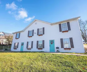 Photo 2 - Arkstone Retreat Suites, 3 in 1!