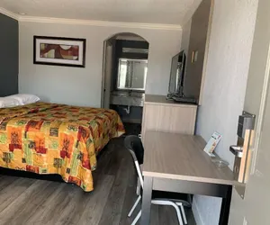 Photo 4 - LUXURY INN