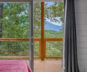 Photo 4 - Sweet Escape By Ghosal Luxury Lodging