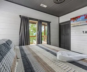 Photo 3 - Sweet Escape By Ghosal Luxury Lodging