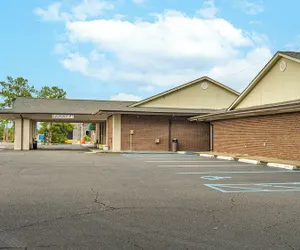 Photo 2 - Northgate Inn by Townhouse Hattiesburg I-59