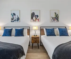 Photo 3 - Beachfront Double Queen Cozysuites 44