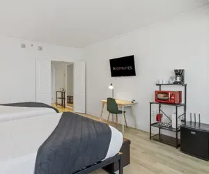 Photo 4 - Beachfront Double Queen Cozysuites 44