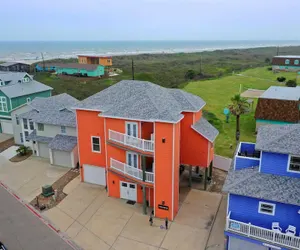 Photo 3 - Coral Reef by Avantstay Beach Boardwalk, Pool