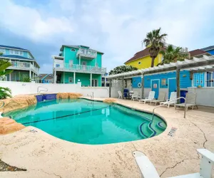 Photo 4 - Coral Reef by Avantstay Beach Boardwalk, Pool