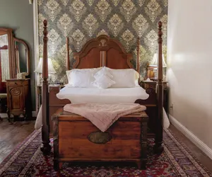 Photo 5 - Weaverville Hotel
