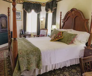 Photo 4 - Weaverville Hotel