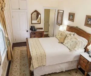 Photo 3 - Weaverville Hotel