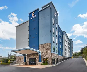 Photo 2 - Comfort Inn & Suites Nashville