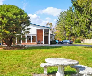 Photo 4 - Hotel O Relax Inn Lewisburg near I-64