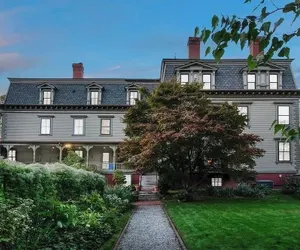 Photo 2 - The Underwood-Hale House