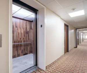 Photo 2 - OYO Townhouse Houston Airport North