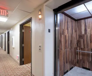 Photo 3 - OYO Townhouse Houston Airport North
