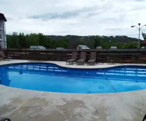 Photo 5 - NEW Renovated Fabulous 2 bed 2 Bath Pool View