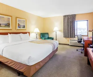 Photo 4 - Norwood Inn and Suites Detroit