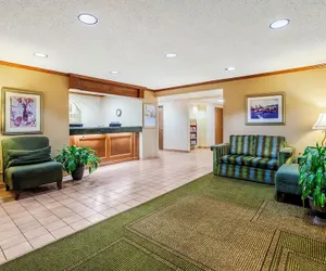 Photo 3 - Norwood Inn and Suites Detroit