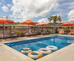 Photo 2 - Driftwood Motel