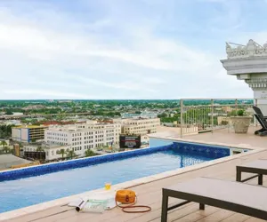 Photo 2 - Stylish NOLA condos at 925 Common St