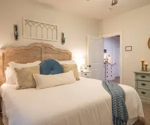Photo 5 - New-ethel Rose Cottage-5 min to Magnolia Silos