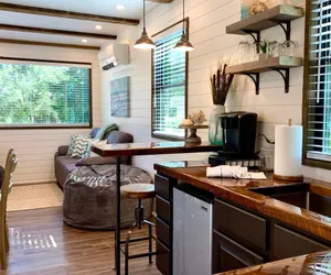 Photo 2 - The Shoreline Container Tiny Home 12 min to Magnolia Baylor