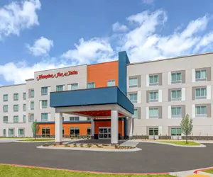 Photo 2 - Hampton Inn & Suites Little Rock Airport