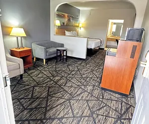 Photo 4 - Dreamland Inn and Suites