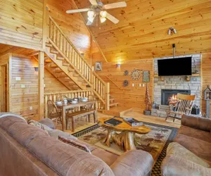 Photo 3 - Stunning Mountain Cabin w Hot tub
