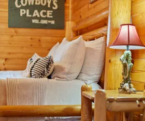 Photo 5 - Stunning Mountain Cabin w Hot tub