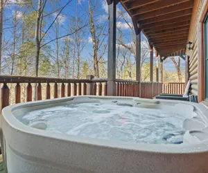 Photo 4 - Stunning Mountain Cabin w Hot tub