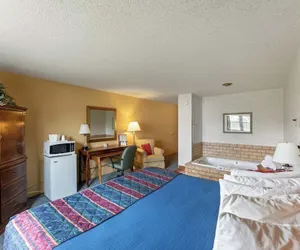 Photo 5 - Iron Ridge Inn Motel