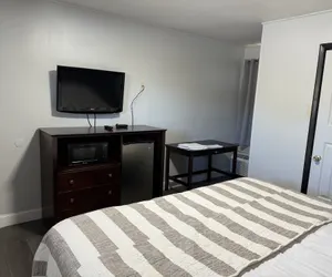Photo 4 - Budget Inn