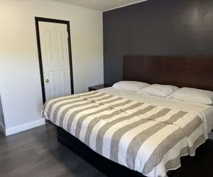 Photo 5 - Budget Inn