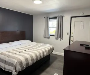 Photo 3 - Budget Inn