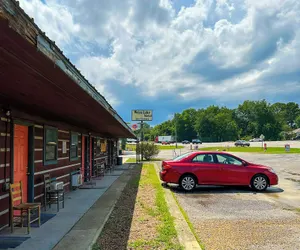 Photo 2 - Weiss Lake Motel By OYO Cedar Bluff