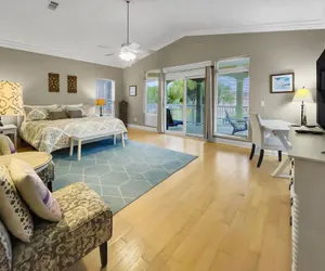 Photo 3 - Royal Palms Retreat 3 Bedroom Home by RedAwning