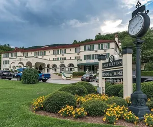 Photo 2 - Lake Lure Inn and Spa