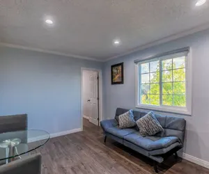 Photo 3 - Stunning LA Luxury Retreat Ideal for Work or Play