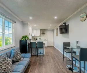 Photo 2 - Stunning LA Luxury Retreat Ideal for Work or Play