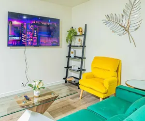 Photo 3 - Newly Remodeled 2b2b APT Near Pasadena Old Town