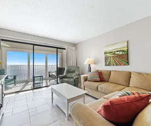 Photo 3 - Edgewater 82- Floor to Ceiling Glass Doors
