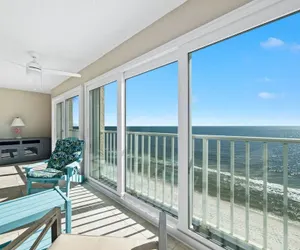 Photo 2 - Edgewater 82- Floor to Ceiling Glass Doors