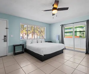 Photo 2 - Oceanfront Inn II