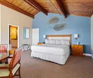 Photo 2 - Oceanfront Inn II