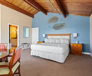 Photo 2 - Oceanfront Inn II